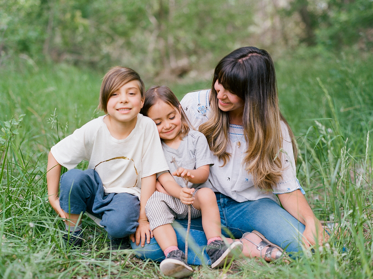 Film Photographers, Colorado Family Portraits, Fort Collins Portrait Photographer, Summer Family Portraits, Mother With Children, Family Portraits With Rolleflex Camera, Danielle DeFiore Photography