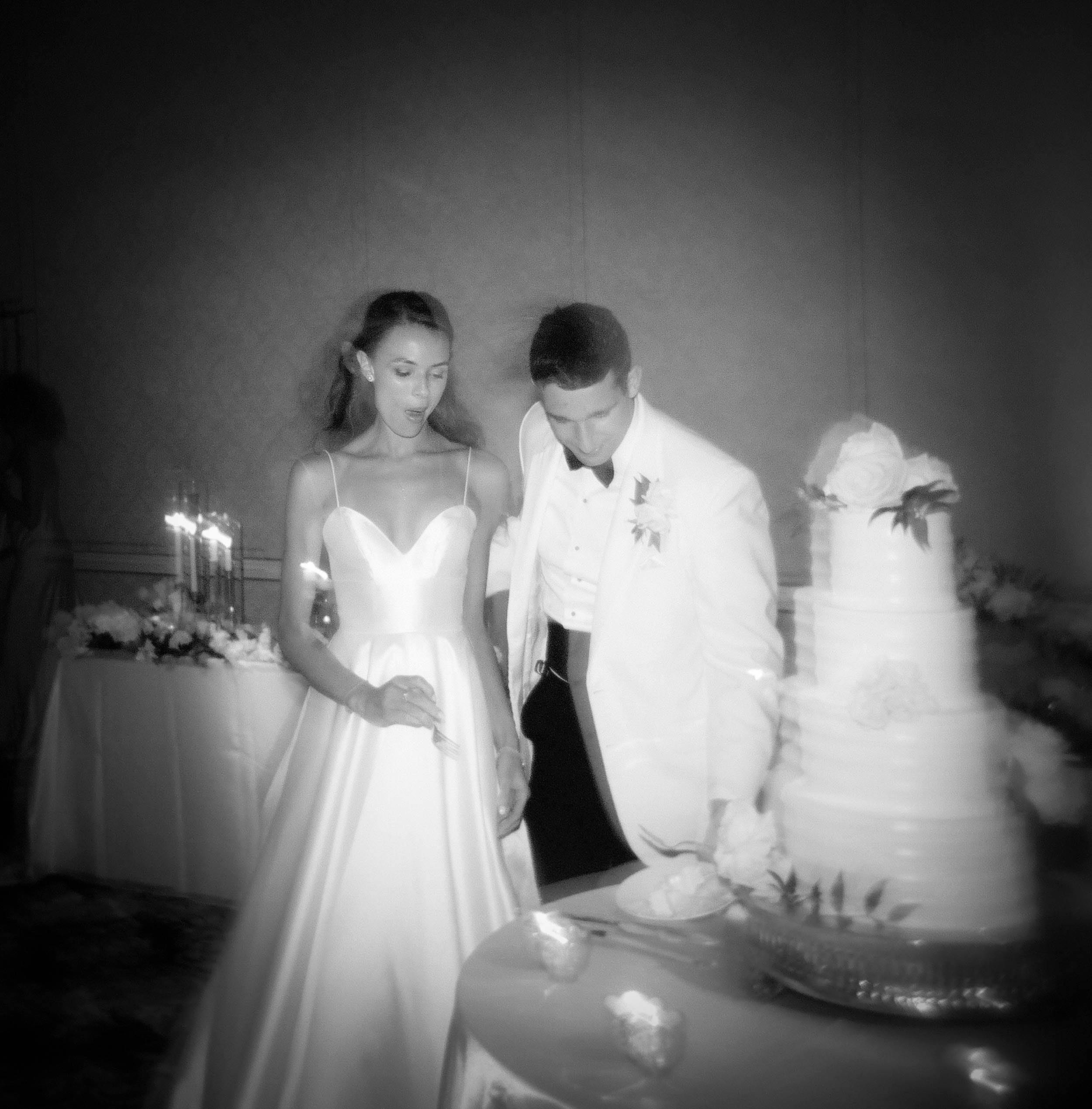 The Broadmoor Wedding Venue, cutting cake